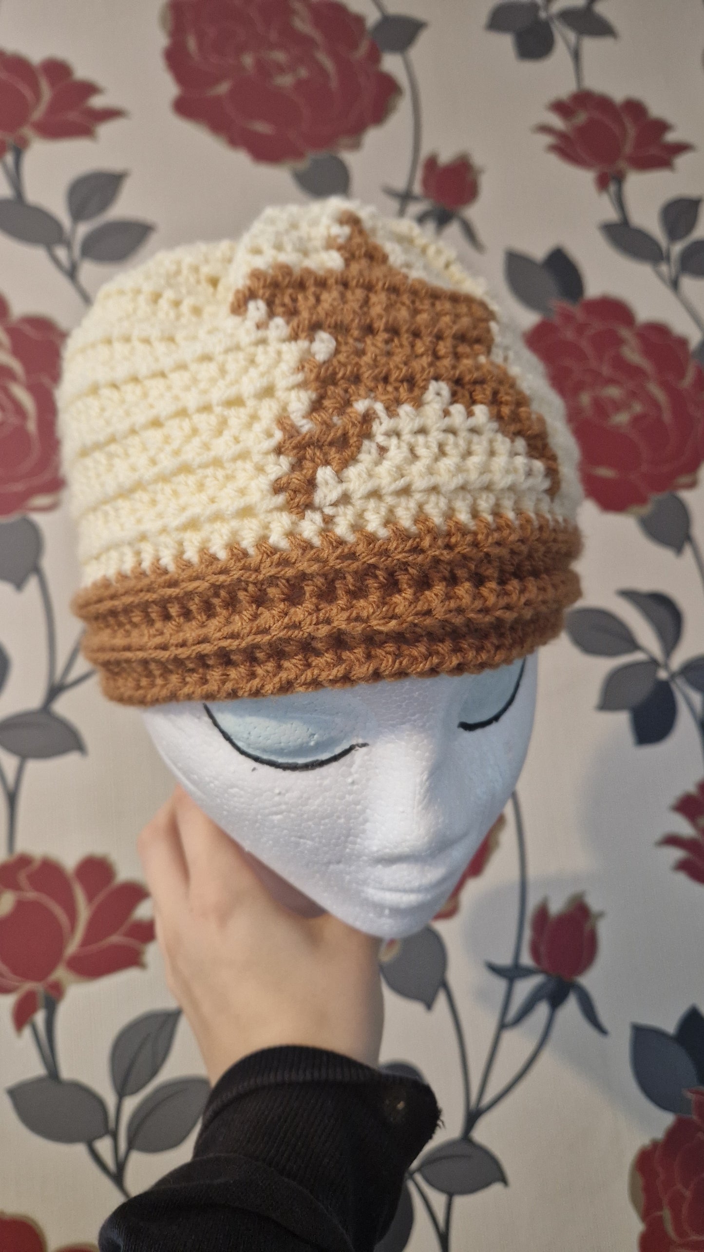 Crochet Star Motif Beanie Brown x Beige