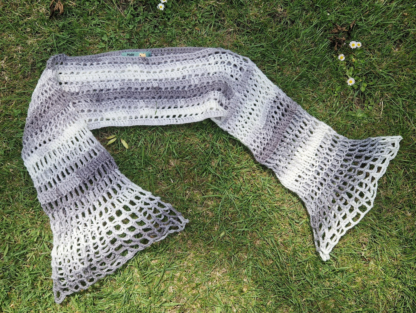 Extremely Cropped Grey x White Flared Sleeve Sweater